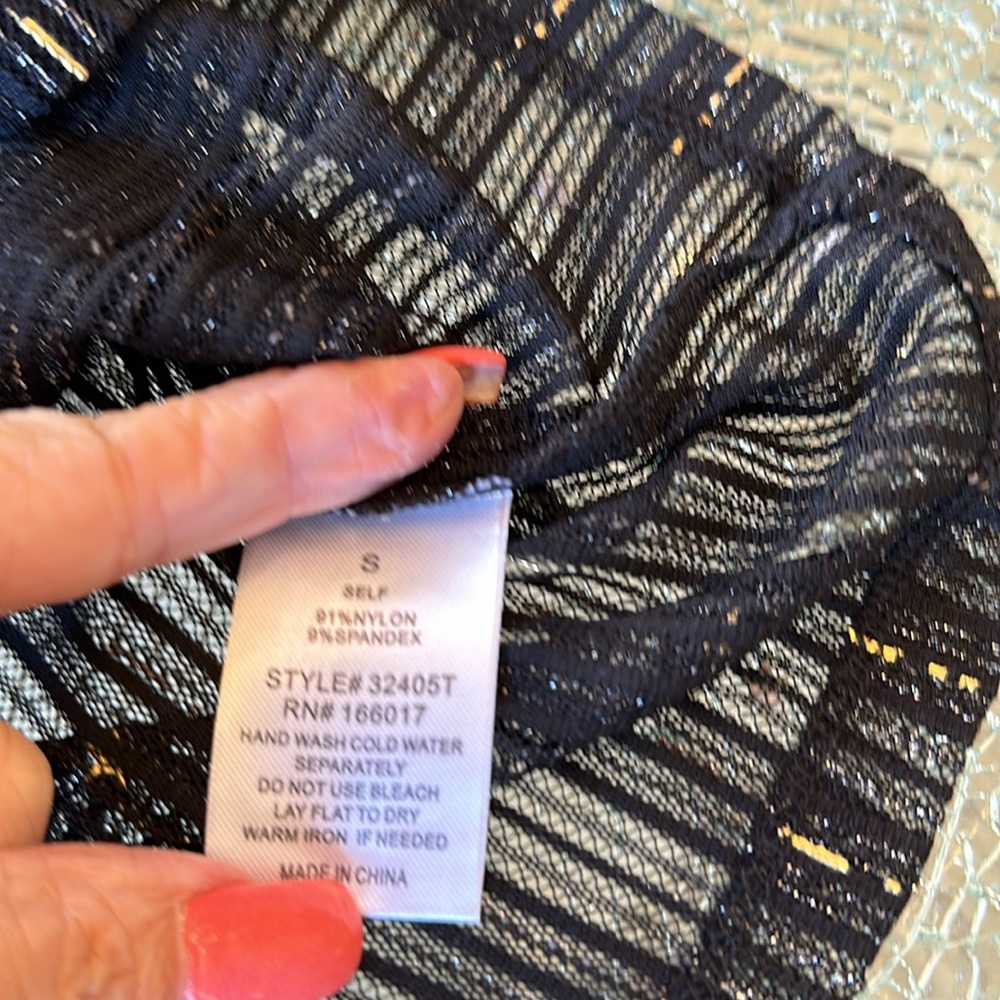 NWOT SHEER BLACK & GOLD BLUE B COLLECTION L/S TOP SIZE SM.  BLACK HYFVE LG BRA - Picture 6 of 9